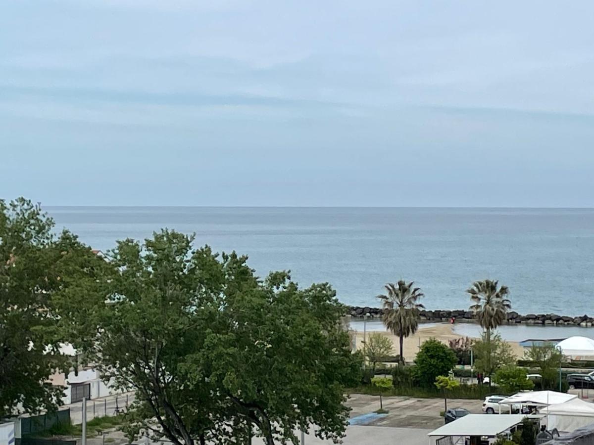 Il Sogno Del Mare Apartment Montesilvano Luaran gambar